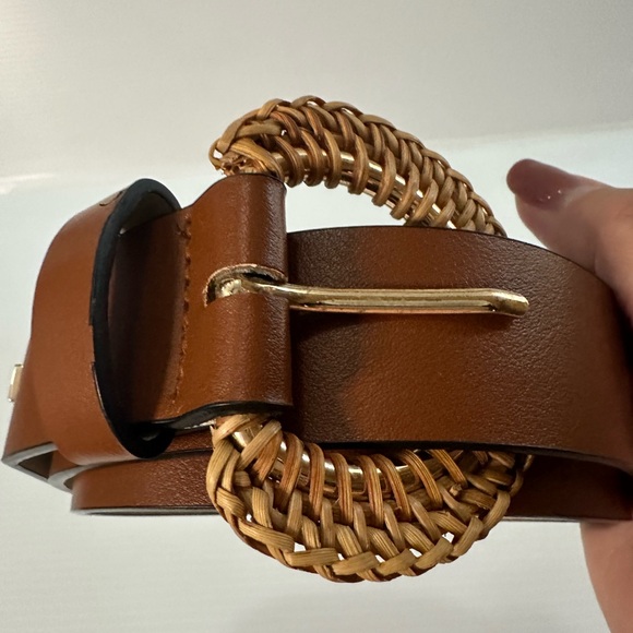 Ladies belt with ratan bukle by Steve Madden - Picture 1 of 7